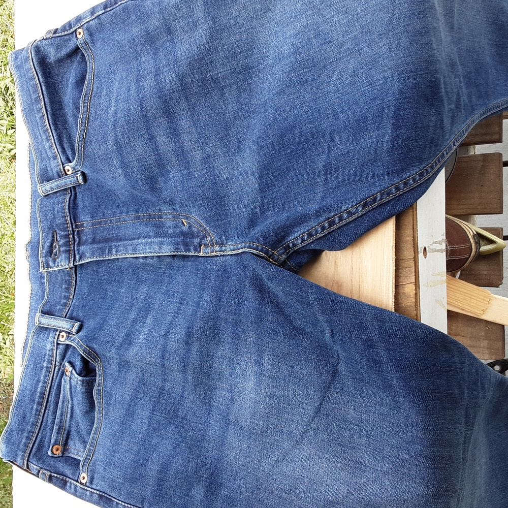 Levi's 502 jeans